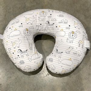 White animal patterned boppy pillow - like new!